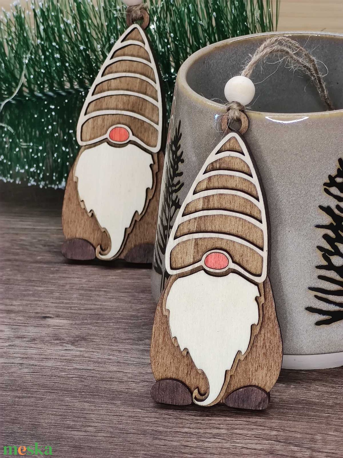 Manó karácsonyfadísz,  vagy Mikulásra - Vidám karácsonyi dísz fából - karácsony - karácsonyi lakásdekoráció - karácsonyi manók, figurák - Meska.hu