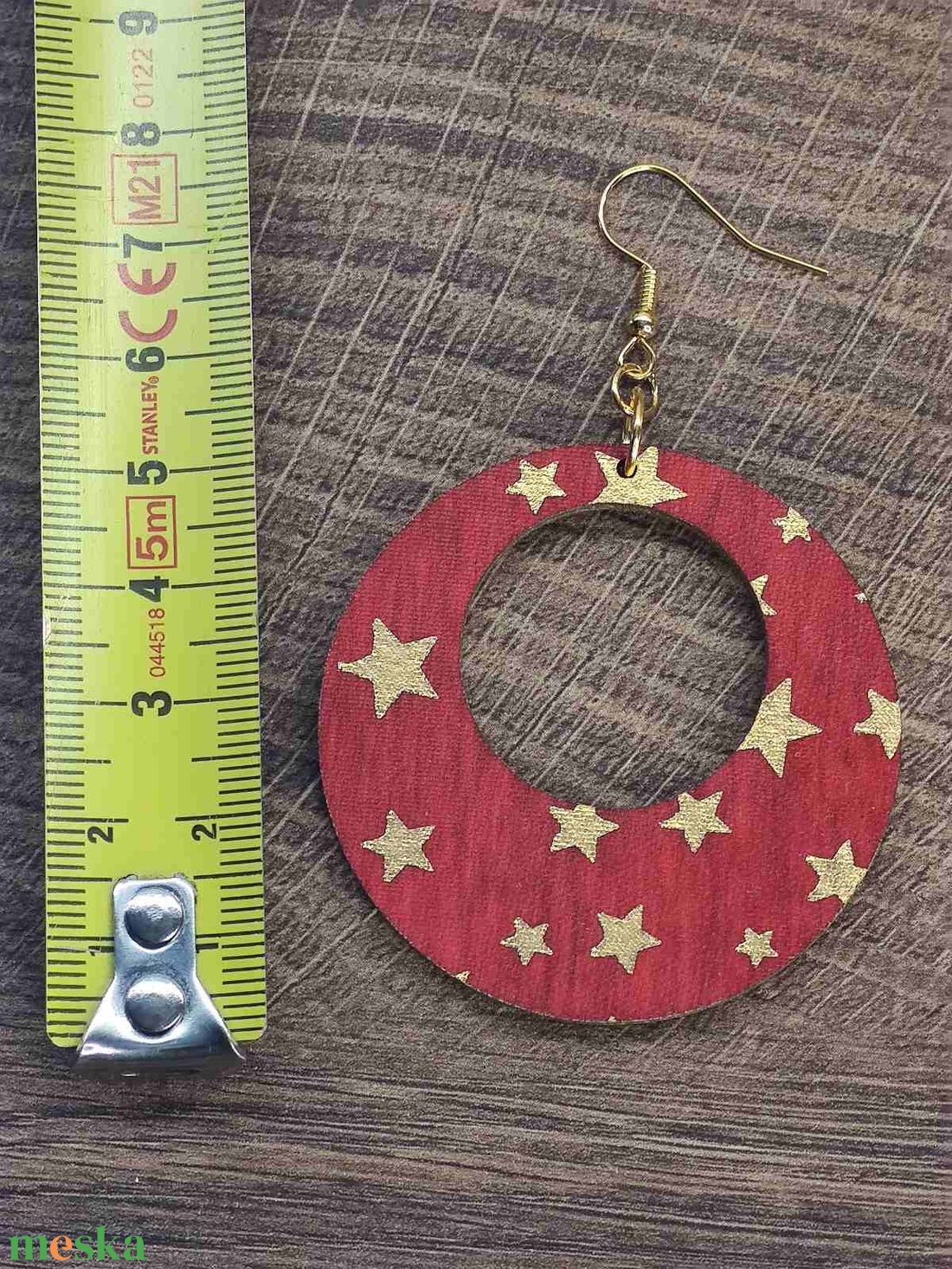 Karácsonyi fülbevaló - fából, csillagokkal - ékszer - fülbevaló - lógós kerek fülbevaló - Meska.hu