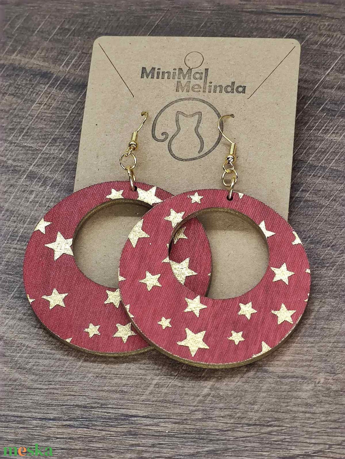 Karácsonyi fülbevaló - fából, csillagokkal - ékszer - fülbevaló - lógós kerek fülbevaló - Meska.hu