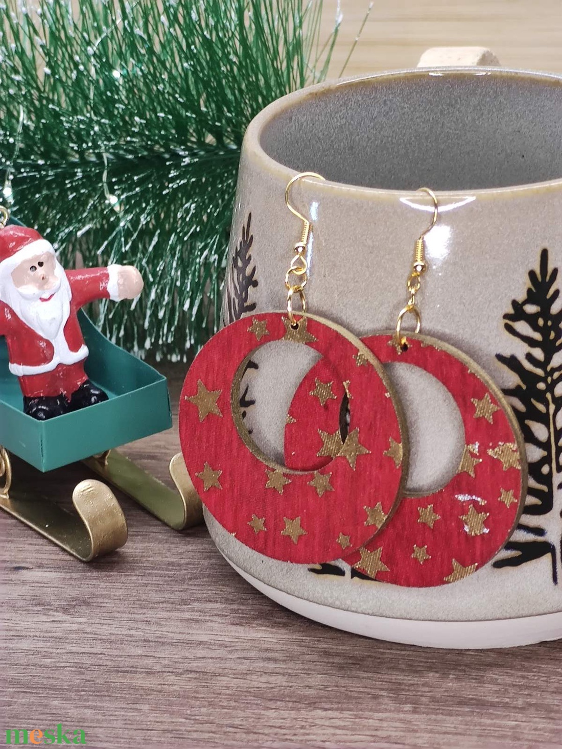 Karácsonyi fülbevaló - fából, csillagokkal - ékszer - fülbevaló - lógós kerek fülbevaló - Meska.hu