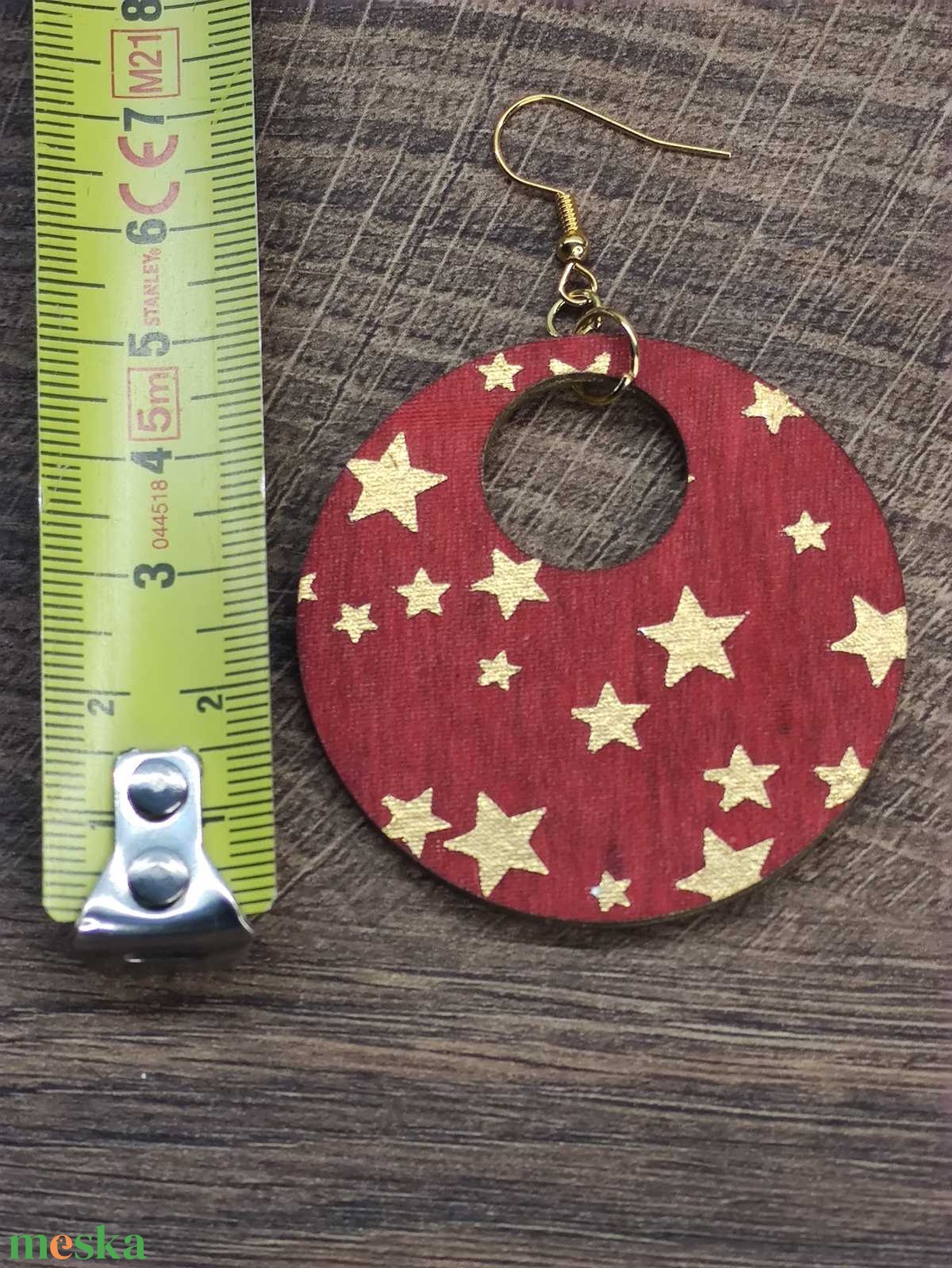 Karácsonyi fülbevaló - fából, csillagokkal - ékszer - fülbevaló - lógós kerek fülbevaló - Meska.hu