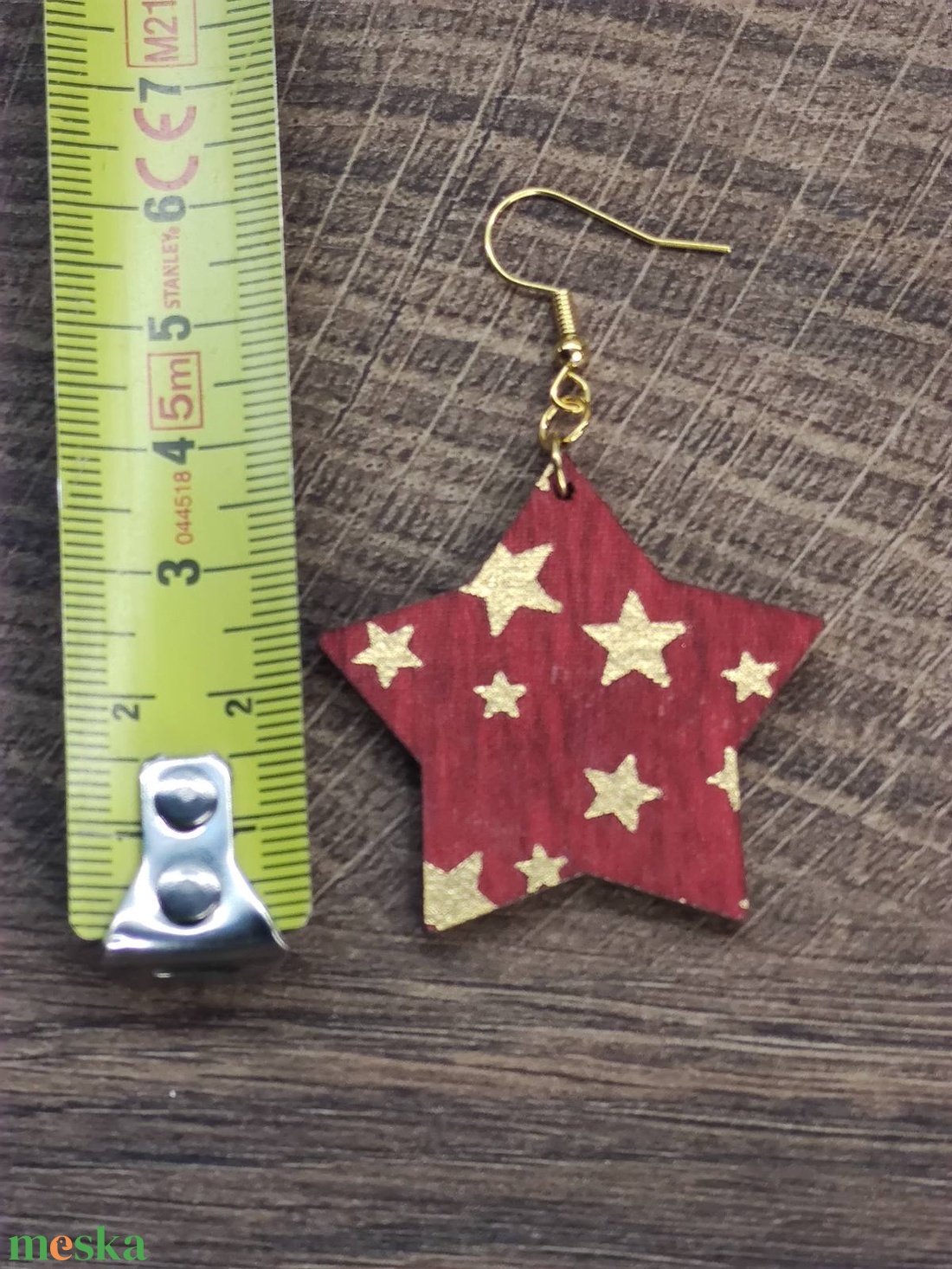 Karácsonyi fülbevaló - fából, csillagokkal - ékszer - fülbevaló - lógós kerek fülbevaló - Meska.hu