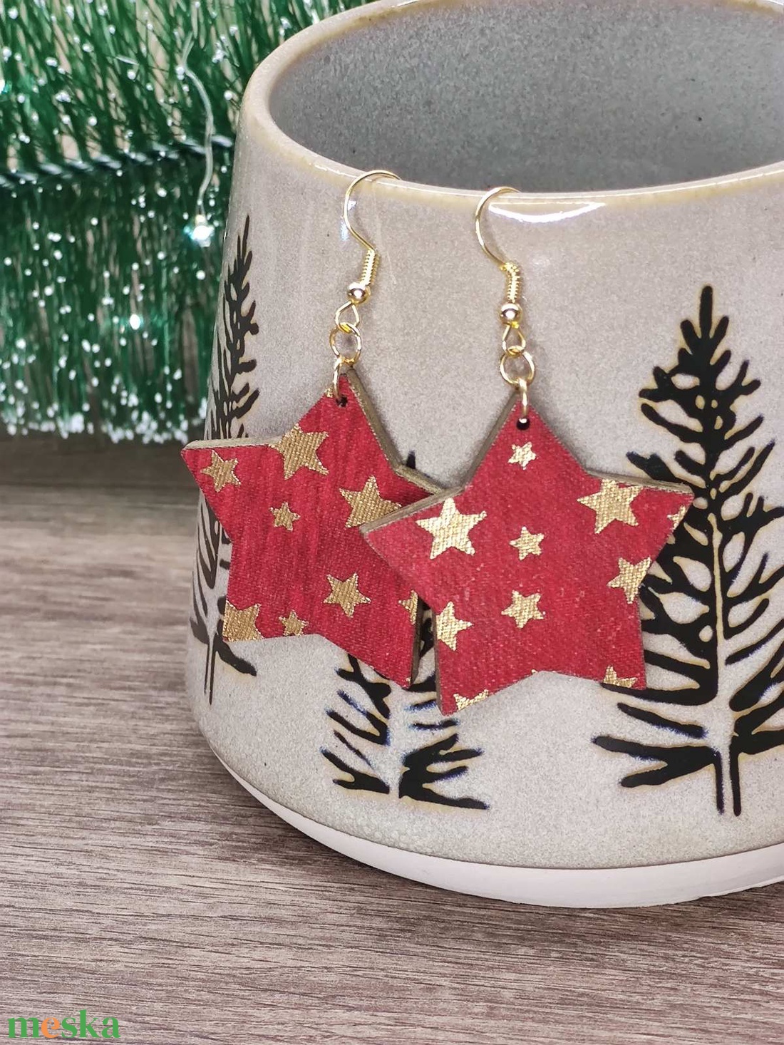 Karácsonyi fülbevaló - fából, csillagokkal - ékszer - fülbevaló - lógós kerek fülbevaló - Meska.hu