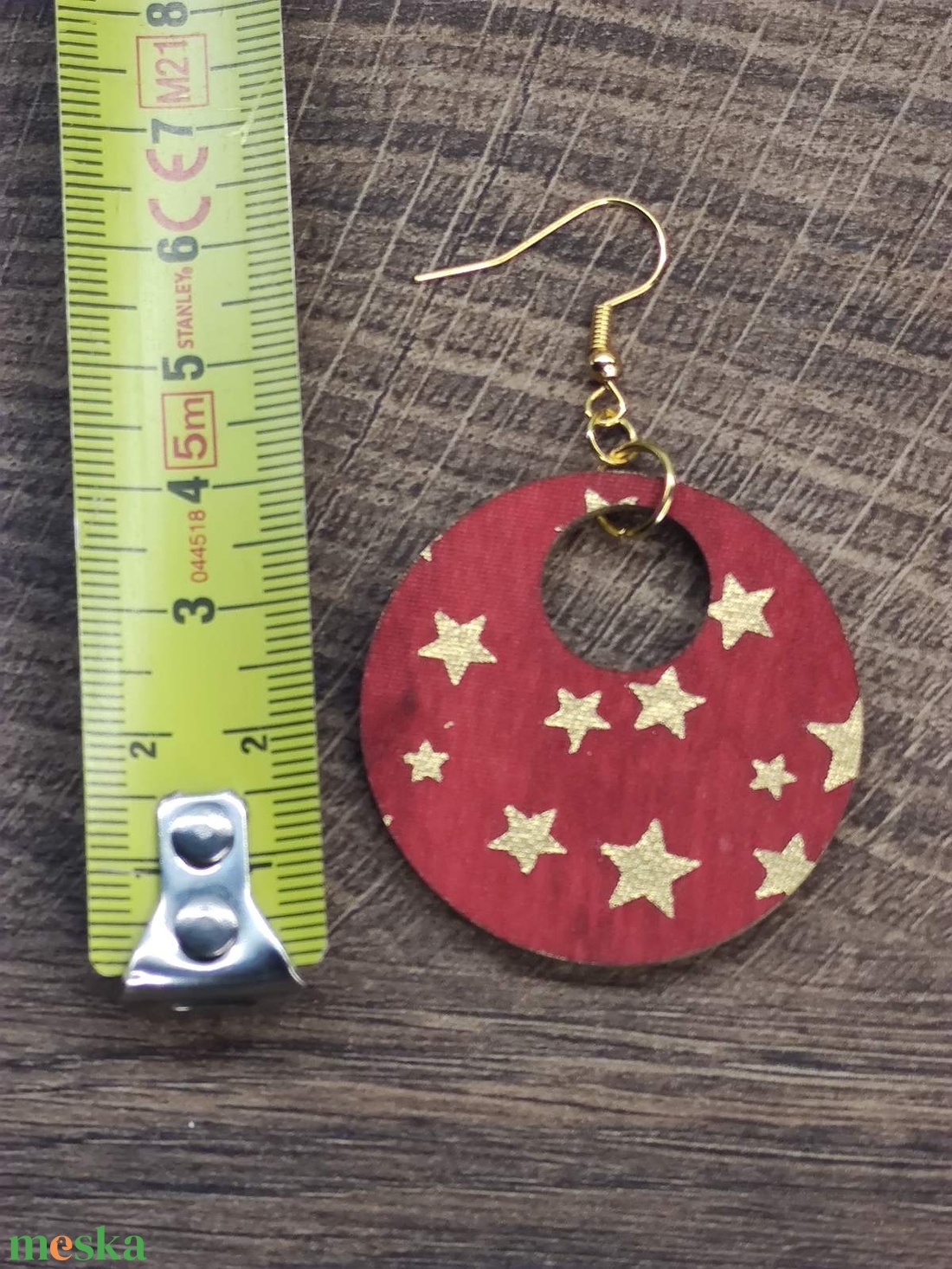Karácsonyi fülbevaló - fából, csillagokkal - ékszer - fülbevaló - lógós kerek fülbevaló - Meska.hu