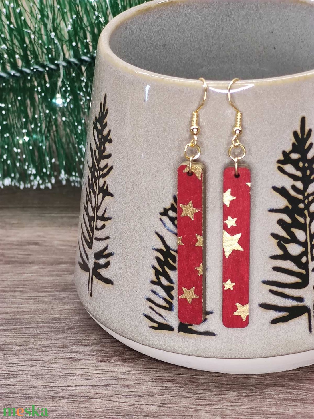Karácsonyi fülbevaló - fából, csillagokkal - ékszer - fülbevaló - lógó fülbevaló - Meska.hu