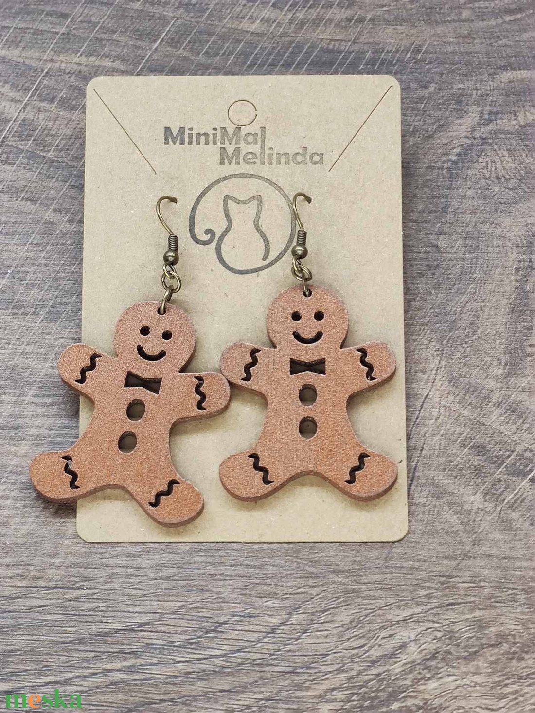 Karácsonyi fülbevaló - fából, mézeskalácsemberrel, Mézi - ékszer - fülbevaló - lógó fülbevaló - Meska.hu