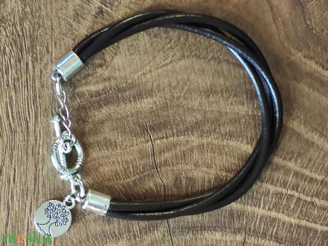 Bőr karkötő életfa függővel - ékszer - karkötő - karkötő medállal - Meska.hu