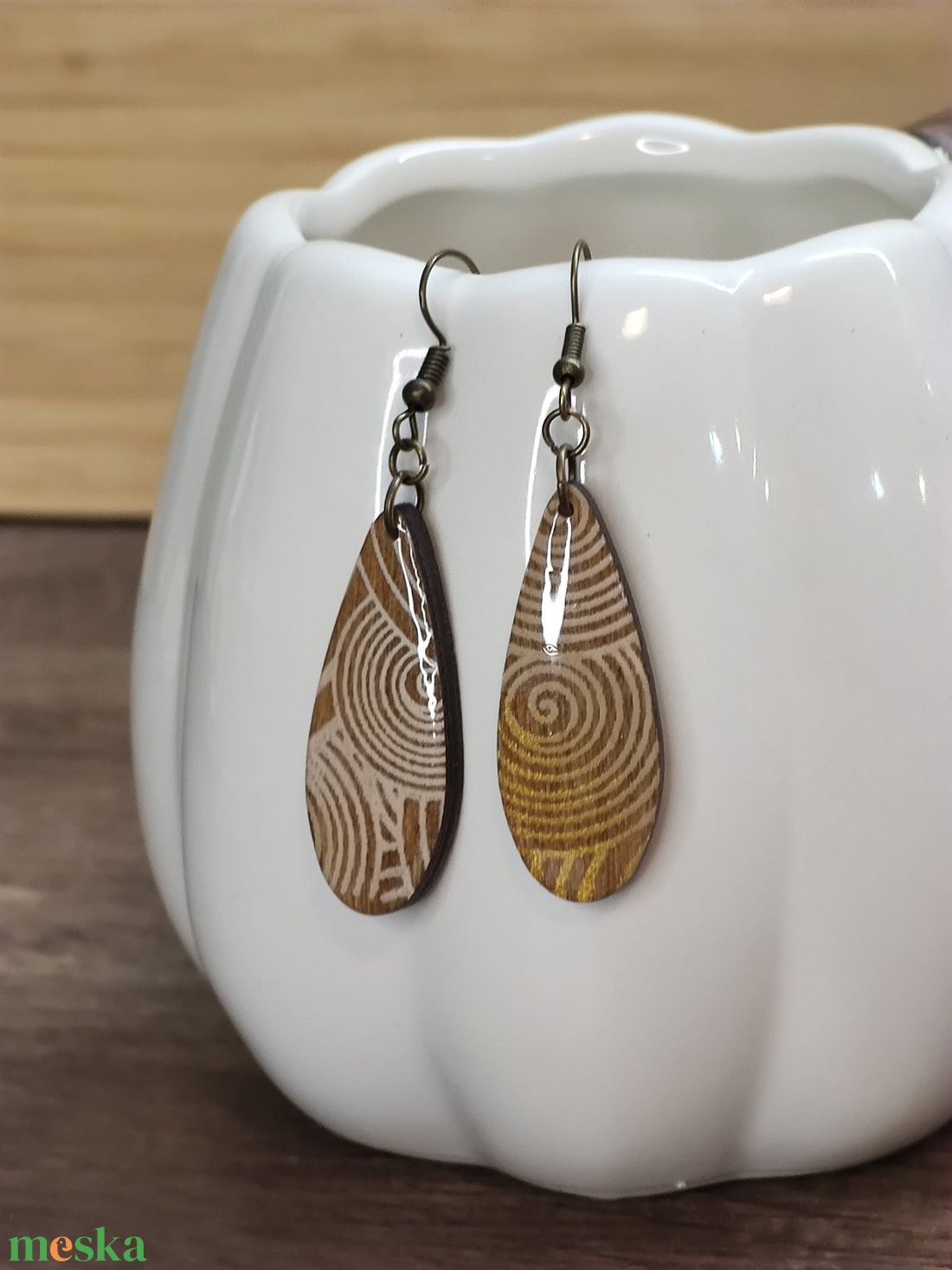 Mintás fülbevaló � festett fa fülbevaló - ékszer - fülbevaló - lógó csepp fülbevaló - Meska.hu