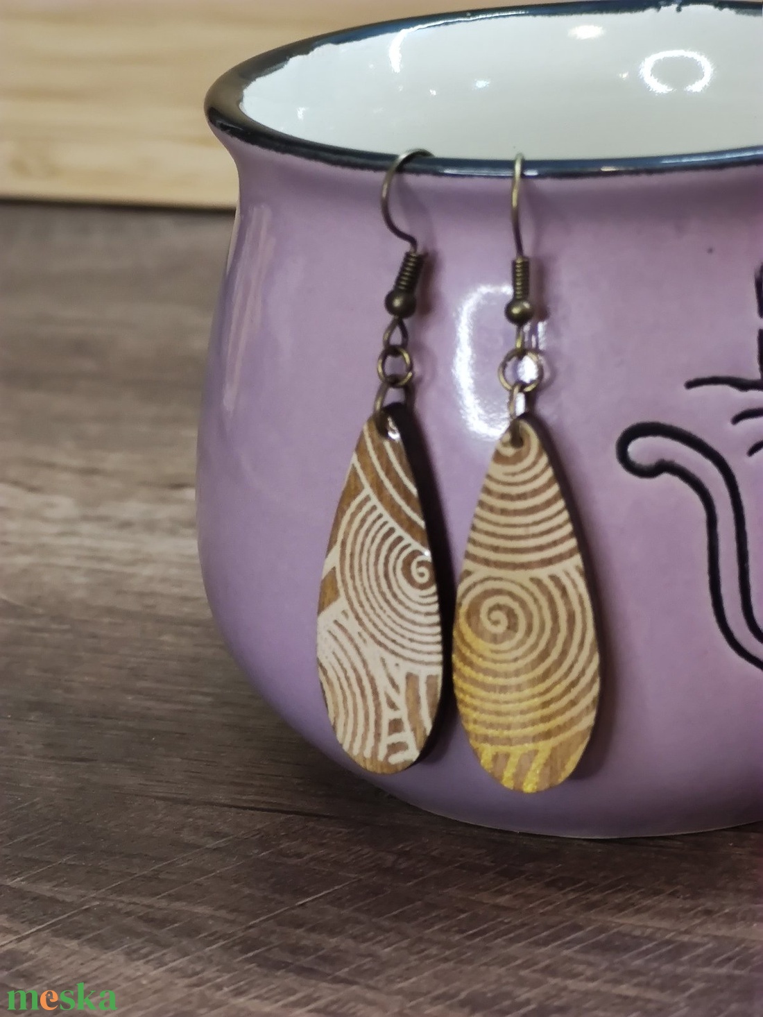 Mintás fülbevaló � festett fa fülbevaló - ékszer - fülbevaló - lógó csepp fülbevaló - Meska.hu