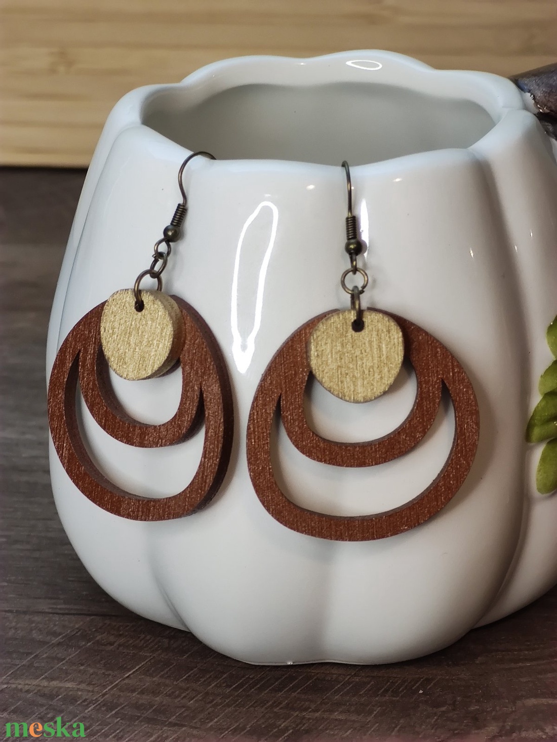 Kétszínű fa fülbevaló - réz+arany - ékszer - fülbevaló - lógó fülbevaló - Meska.hu