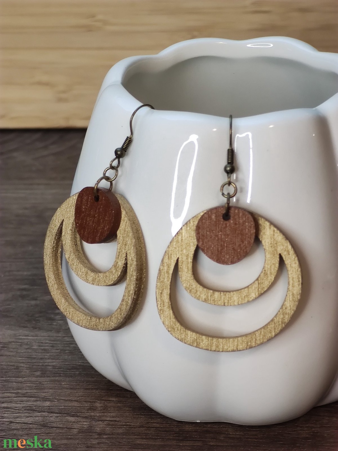 Kétszínű fa fülbevaló - arany+réz - ékszer - fülbevaló - lógó fülbevaló - Meska.hu