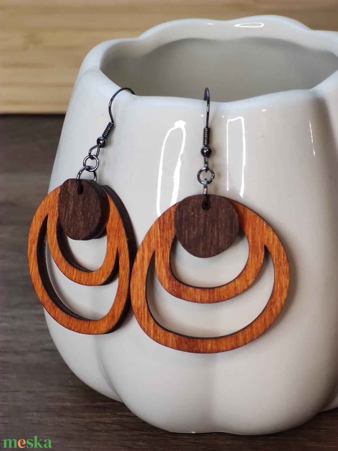Kétszínű fa fülbevaló - narancs+barna - ékszer - fülbevaló - lógó fülbevaló - Meska.hu