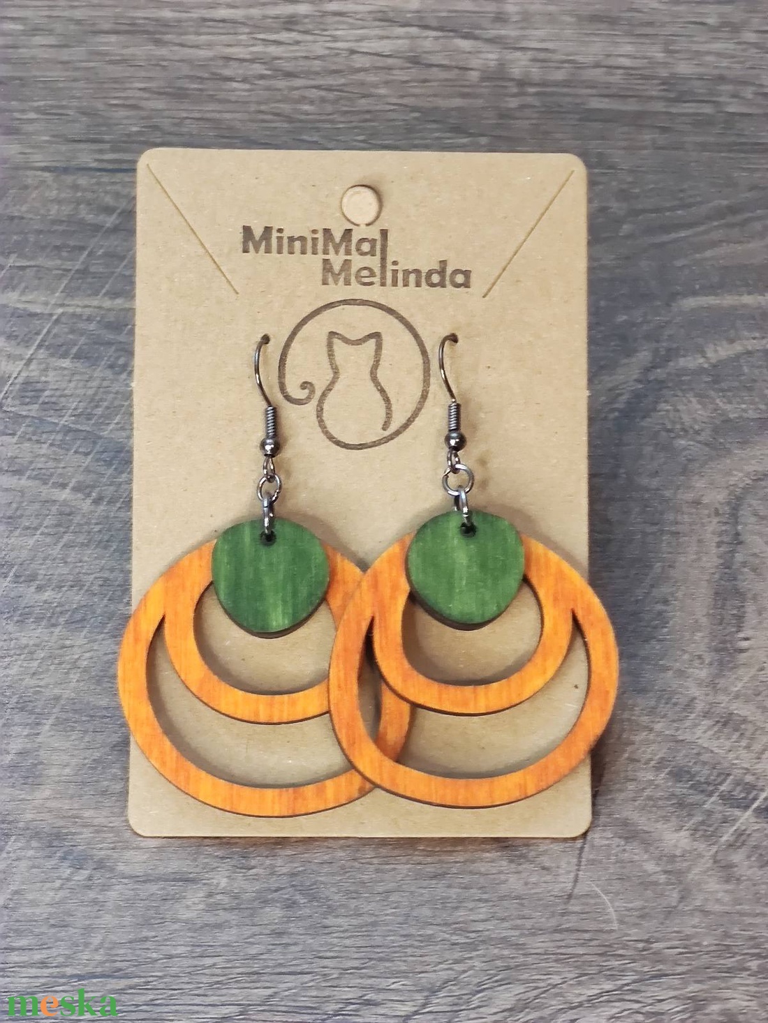 Kétszínű fa fülbevaló - narancs+zöld - ékszer - fülbevaló - lógó fülbevaló - Meska.hu