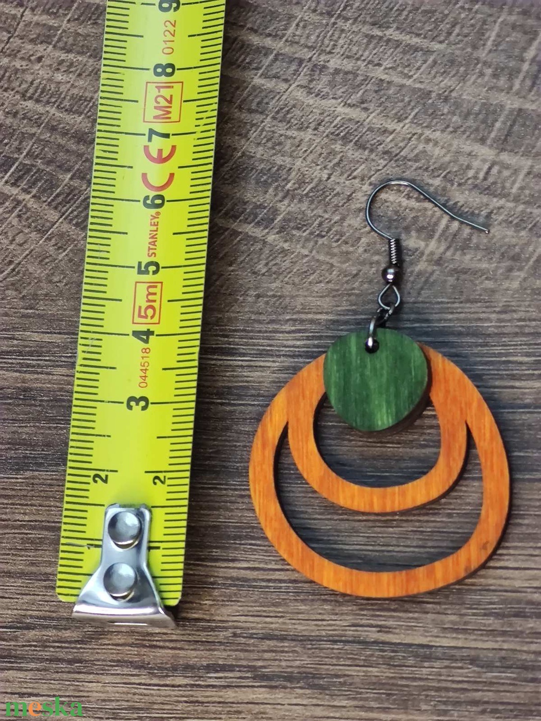 Kétszínű fa fülbevaló - narancs+zöld - ékszer - fülbevaló - lógó fülbevaló - Meska.hu