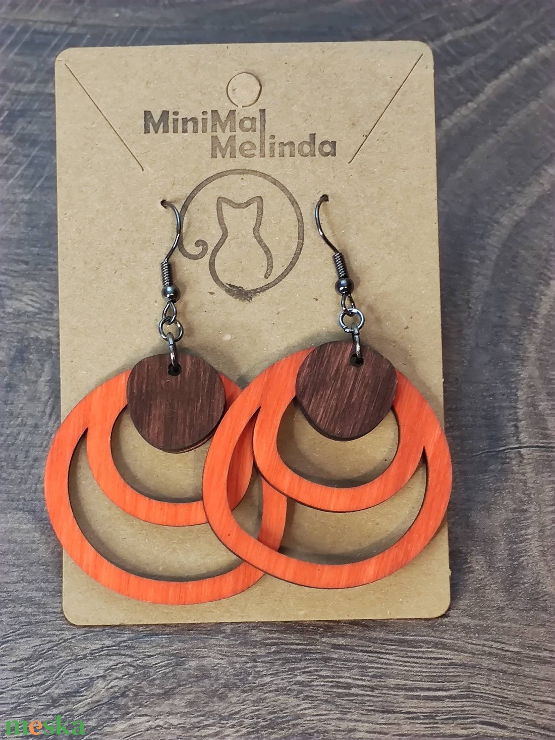 Kétszínű fa fülbevaló - narancspiros+barna - ékszer - fülbevaló - lógó fülbevaló - Meska.hu