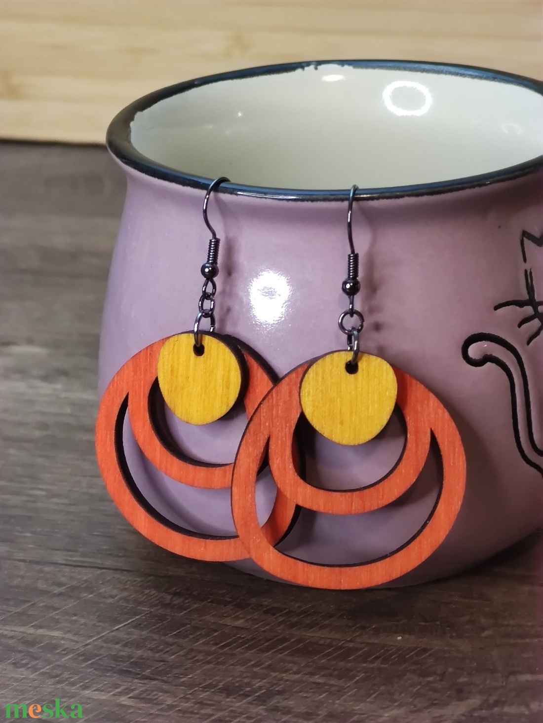 Kétszínű fa fülbevaló - narancspiros+sárga - ékszer - fülbevaló - lógó fülbevaló - Meska.hu
