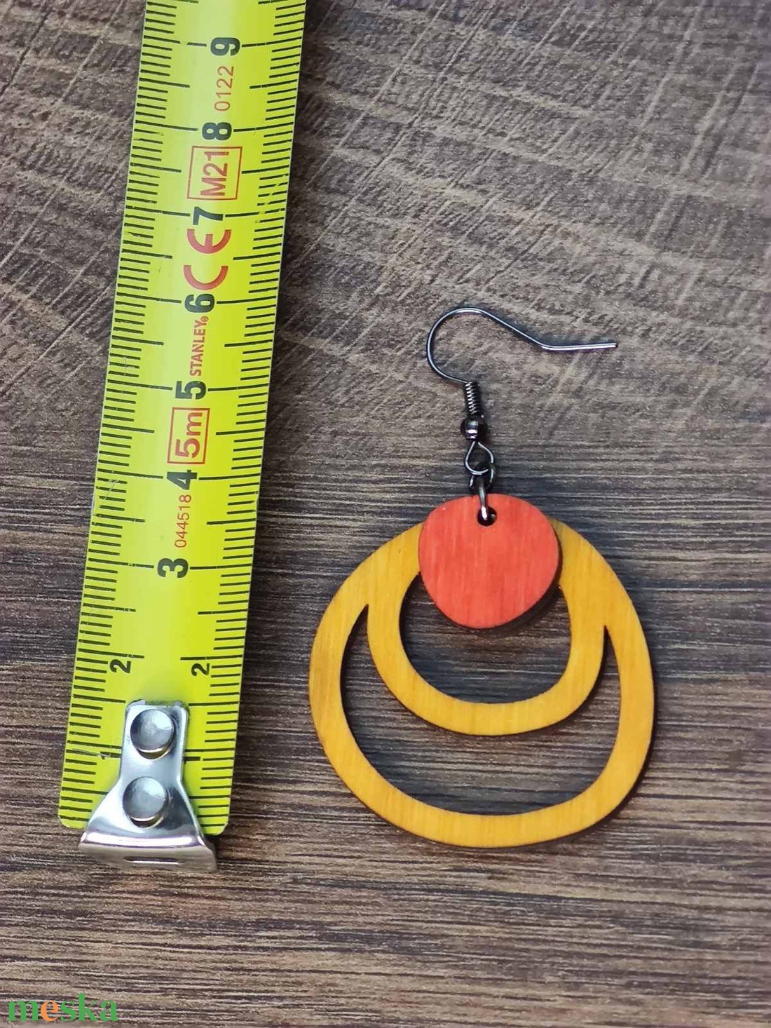 Kétszínű fa fülbevaló - sárga+narancspiros - ékszer - fülbevaló - lógó fülbevaló - Meska.hu