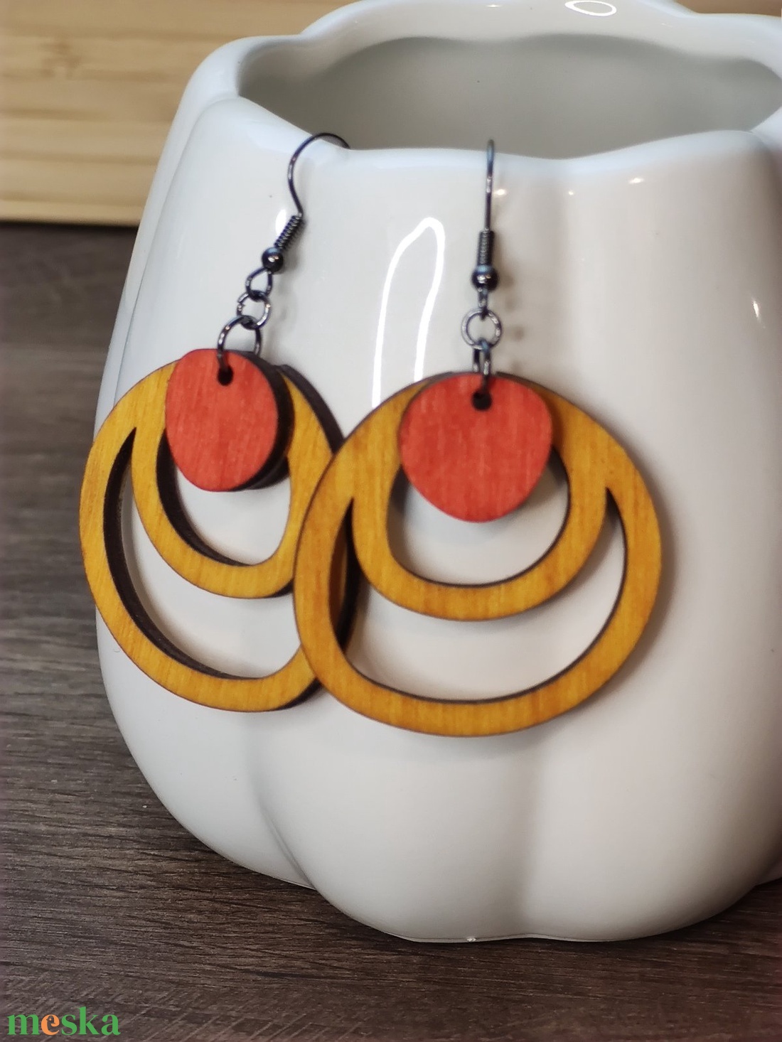 Kétszínű fa fülbevaló - sárga+narancspiros - ékszer - fülbevaló - lógó fülbevaló - Meska.hu