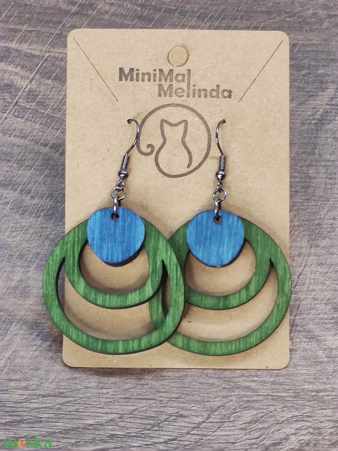 Kétszínű fa fülbevaló - zöld+kék - ékszer - fülbevaló - lógó fülbevaló - Meska.hu