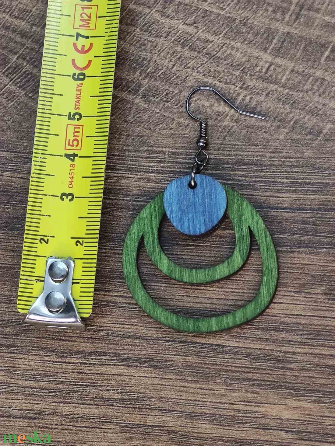 Kétszínű fa fülbevaló - zöld+kék - ékszer - fülbevaló - lógó fülbevaló - Meska.hu