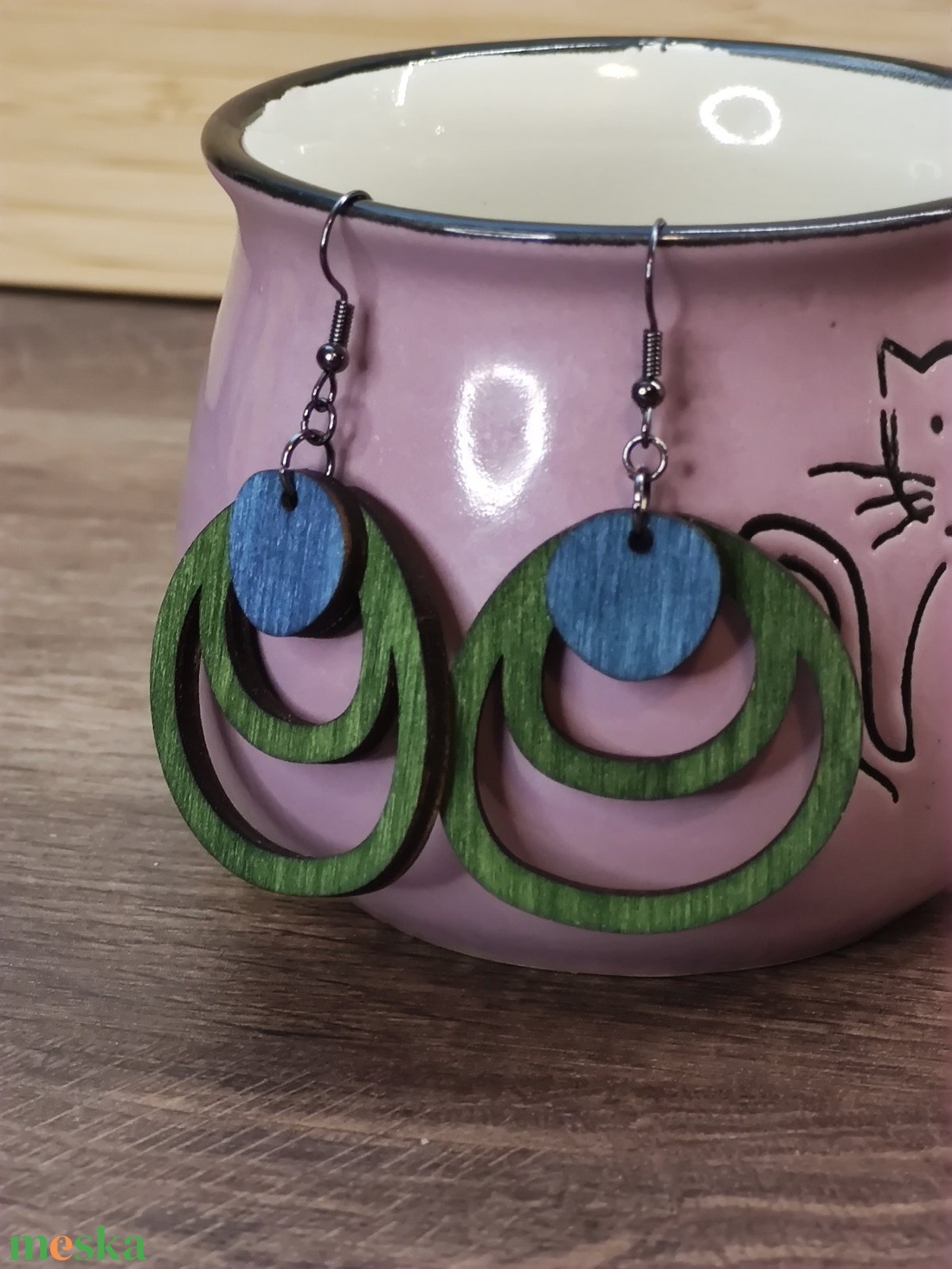 Kétszínű fa fülbevaló - zöld+kék - ékszer - fülbevaló - lógó fülbevaló - Meska.hu