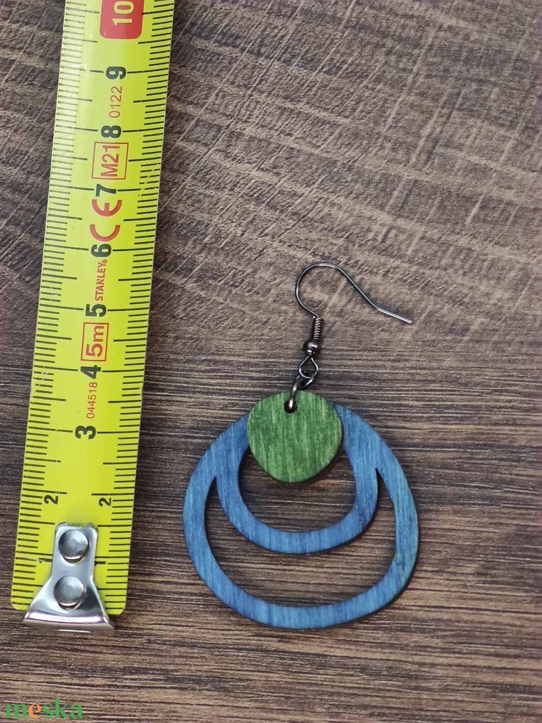 Kétszínű fa fülbevaló - kék+zöld - ékszer - fülbevaló - lógó fülbevaló - Meska.hu