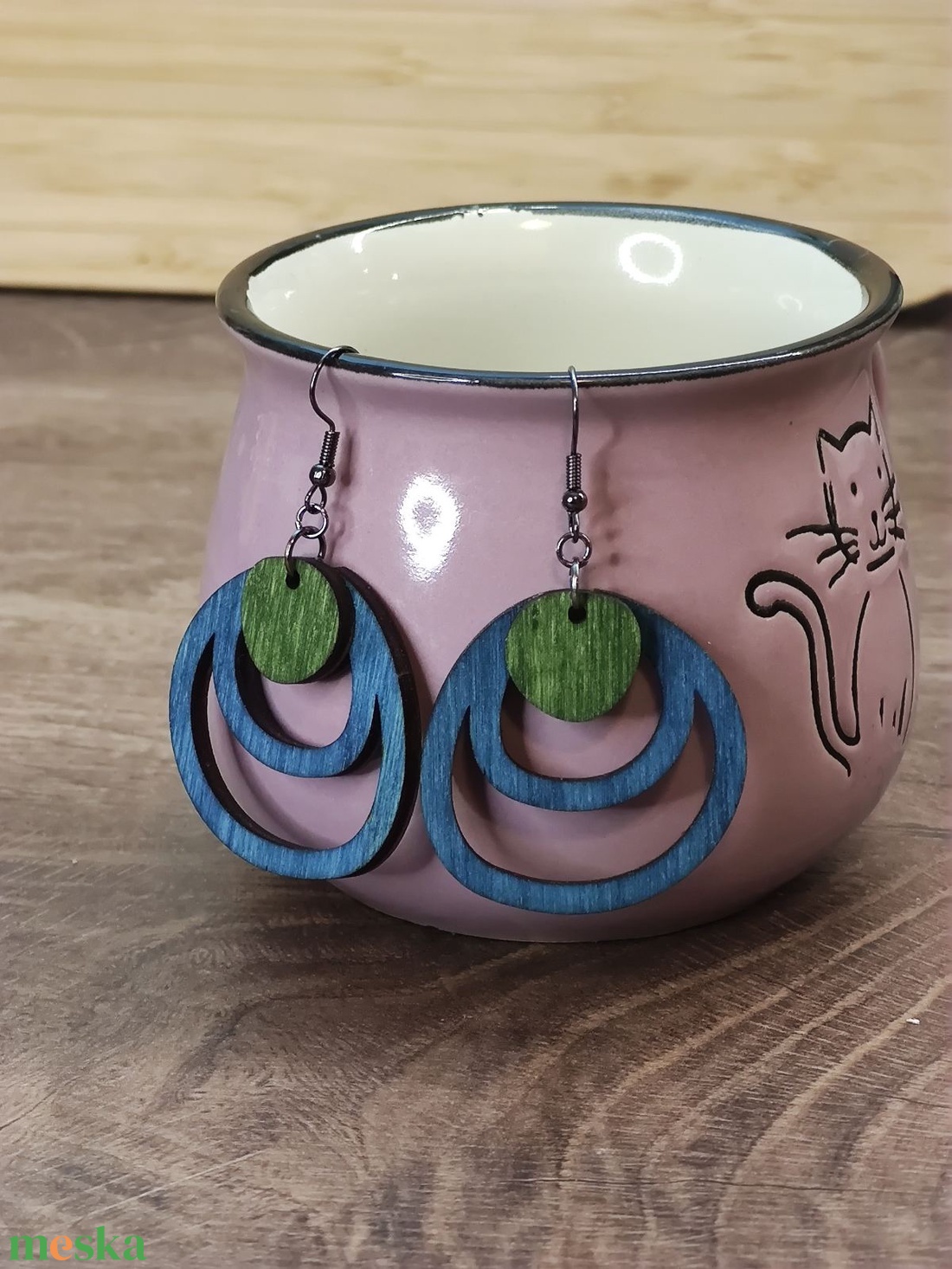 Kétszínű fa fülbevaló - kék+zöld - ékszer - fülbevaló - lógó fülbevaló - Meska.hu