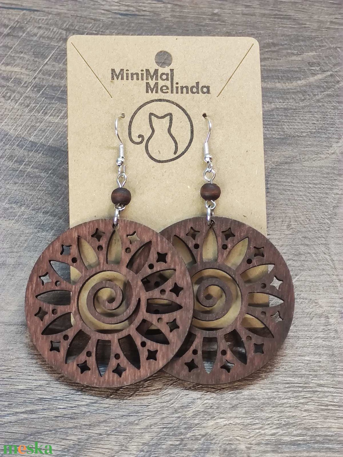 Napvirág � sötétbarna fa fülbevaló - ékszer - fülbevaló - lógós kerek fülbevaló - Meska.hu