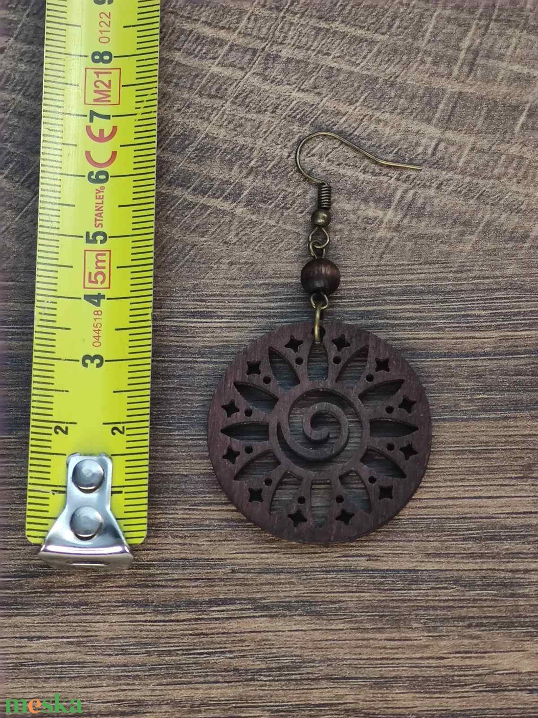 Napvirág � sötétbarna fa fülbevaló, kicsi - ékszer - fülbevaló - lógós kerek fülbevaló - Meska.hu