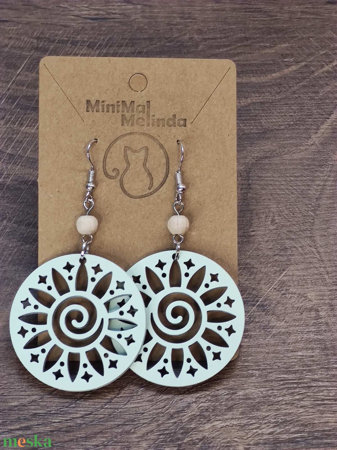 Napvirág � mentazöld fa fülbevaló, közepes - ékszer - fülbevaló - lógós kerek fülbevaló - Meska.hu