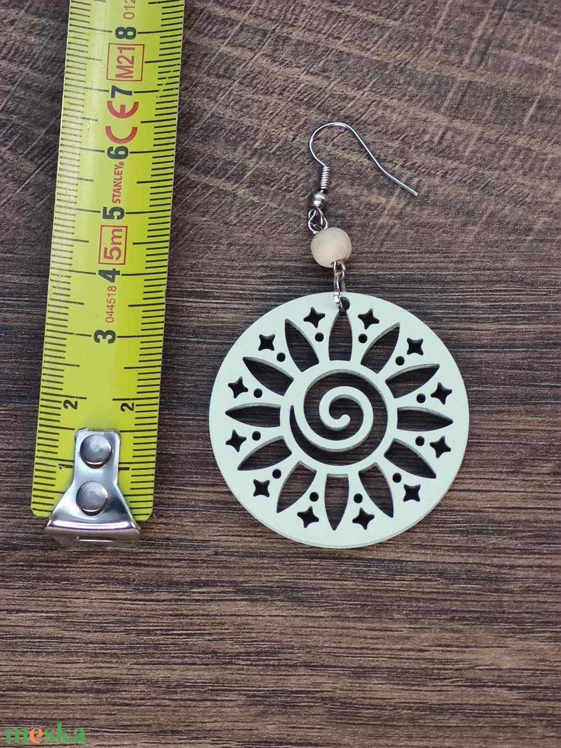 Napvirág � mentazöld fa fülbevaló, közepes - ékszer - fülbevaló - lógós kerek fülbevaló - Meska.hu
