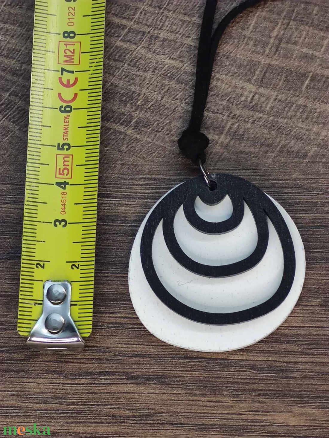 Kétszínű kétrétegű nyaklánc állítható hosszúsággal - fehér+fekete - ékszer - nyaklánc - medálos nyaklánc - Meska.hu