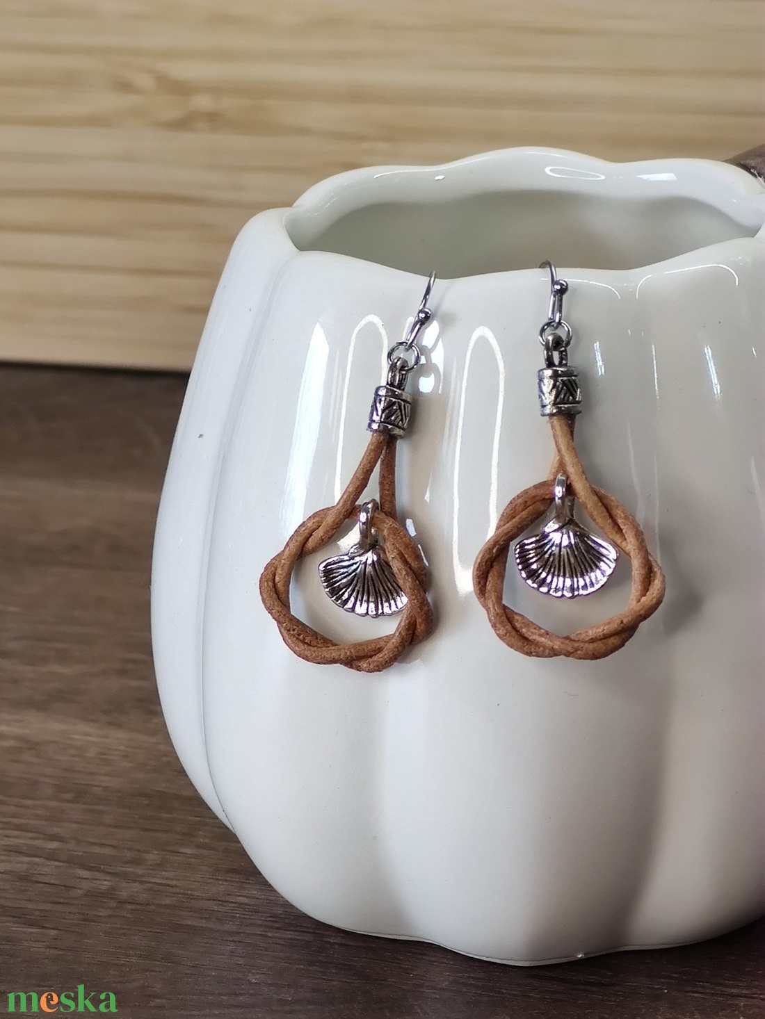 Bőr fülbevaló - ginkgo charm - ékszer - fülbevaló - lógó fülbevaló - Meska.hu