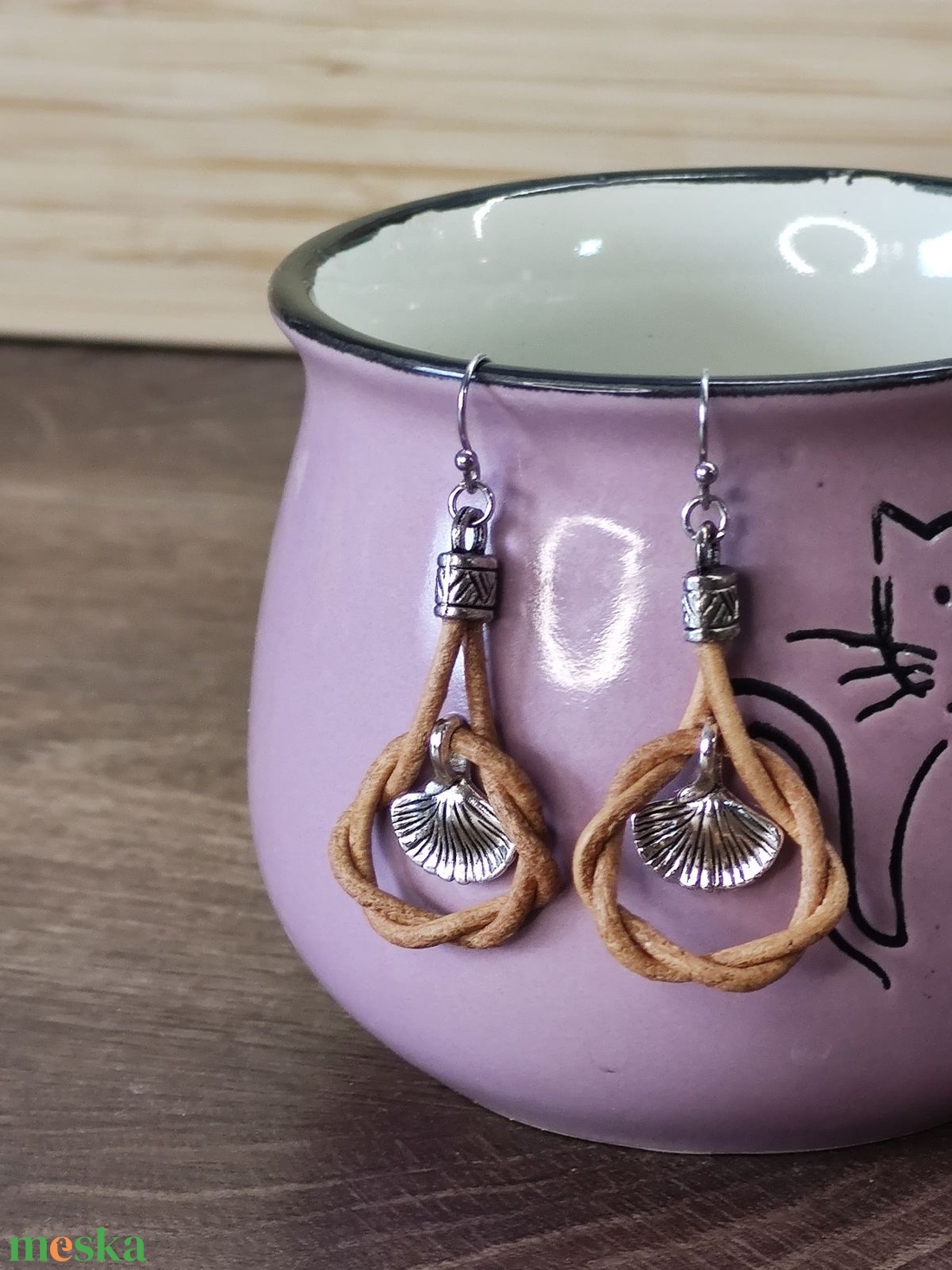 Bőr fülbevaló - ginkgo charm - ékszer - fülbevaló - lógó fülbevaló - Meska.hu