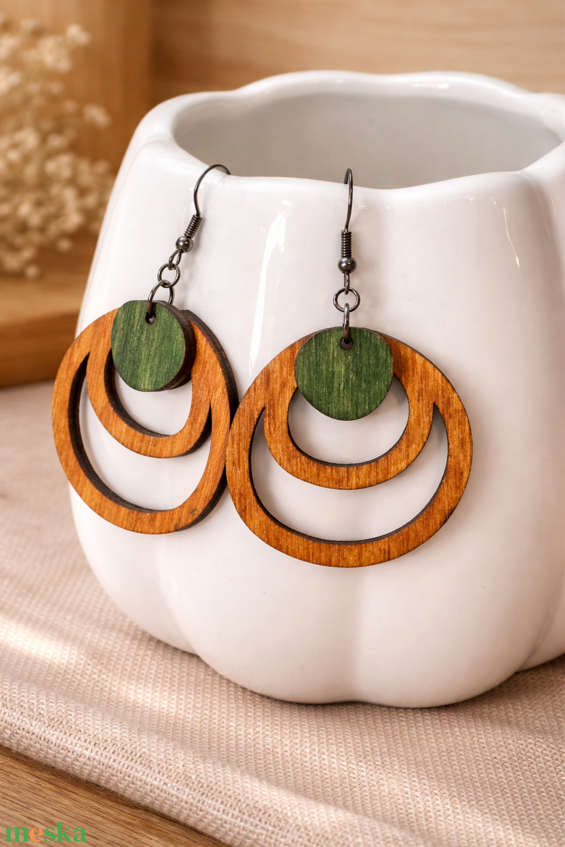 Kétszínű fa fülbevaló - narancs+zöld - ékszer - fülbevaló - lógó fülbevaló - Meska.hu