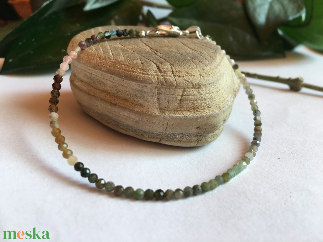  Önmegvalósítást segítő Turmalin minimál karkötő 1 - ékszer - karkötő - bogyós karkötő - Meska.hu