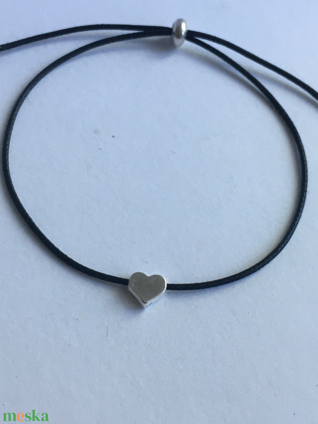 Szivecskés-szerencsehozó minimál karkötő - ékszer - karkötő - bogyós karkötő - Meska.hu