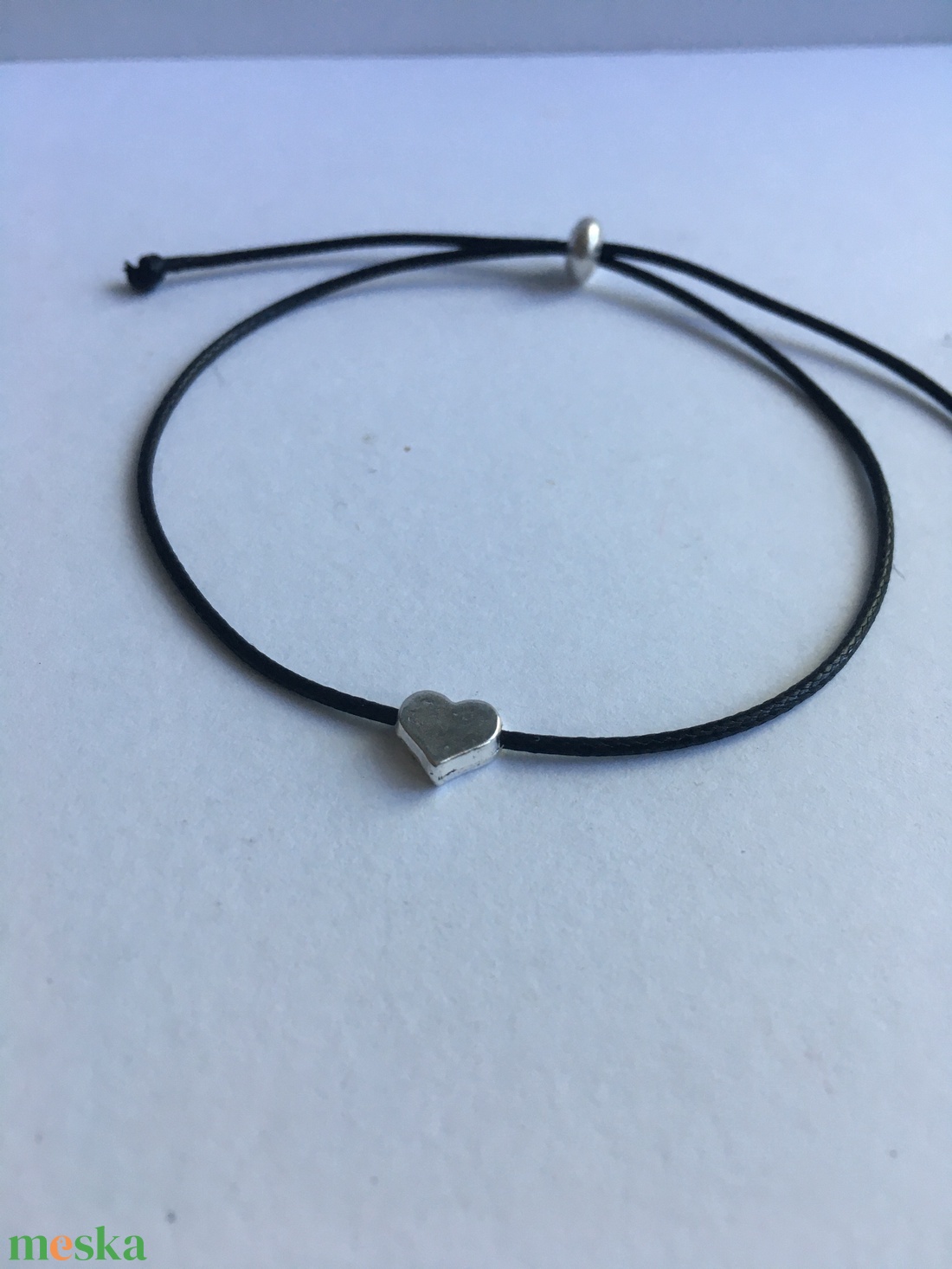 Szivecskés-szerencsehozó minimál karkötő - ékszer - karkötő - bogyós karkötő - Meska.hu