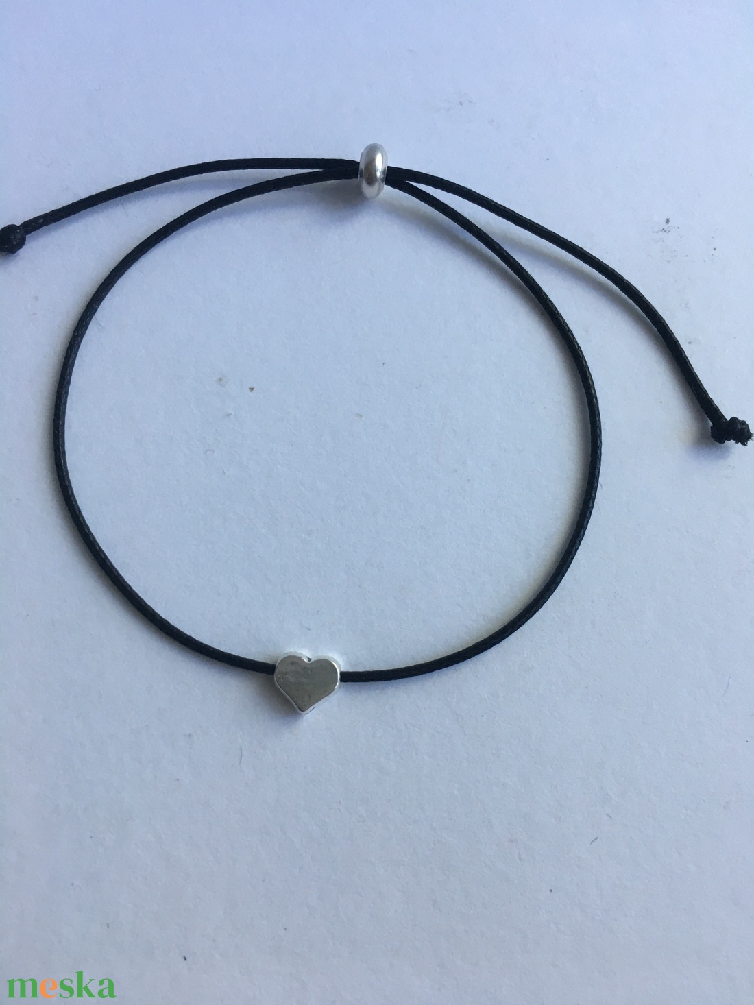 Szivecskés-szerencsehozó minimál karkötő - ékszer - karkötő - bogyós karkötő - Meska.hu