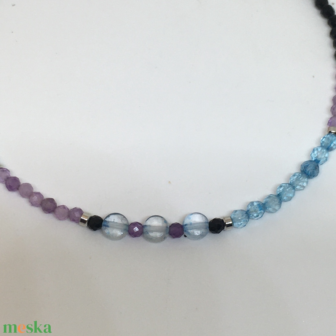 Kék Topáz- Ametiszt minimál karkötő - ékszer - karkötő - gyöngyös karkötő - Meska.hu