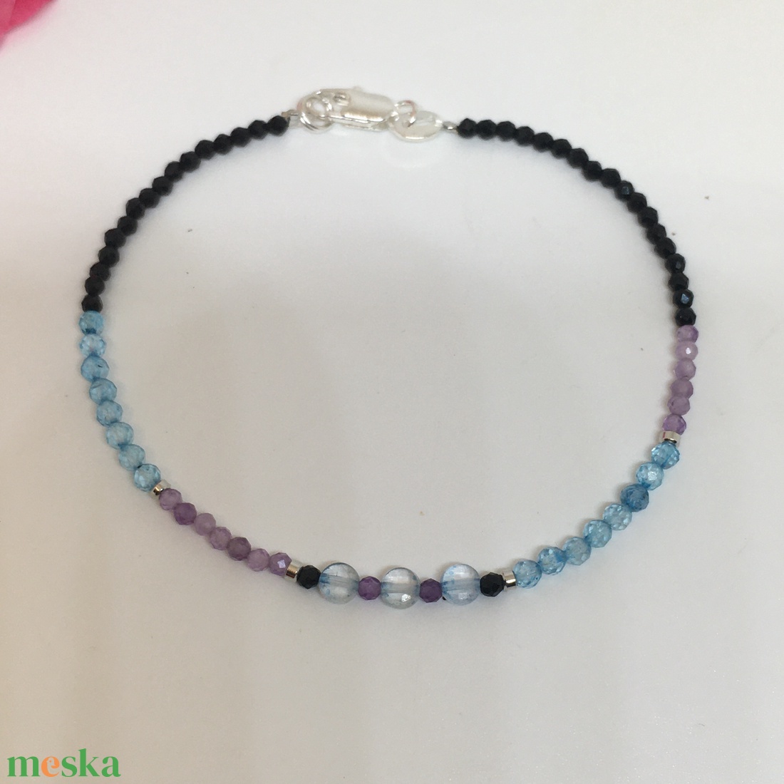 Kék Topáz- Ametiszt minimál karkötő - ékszer - karkötő - gyöngyös karkötő - Meska.hu