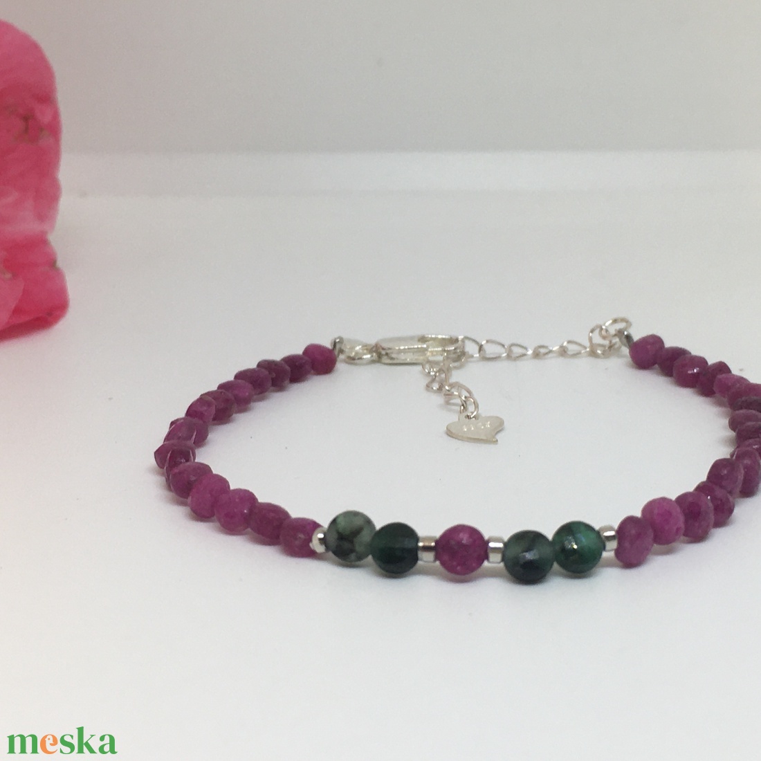  Bőség - Rubin, Smaragd minimál karkötő - ékszer - karkötő - bogyós karkötő - Meska.hu