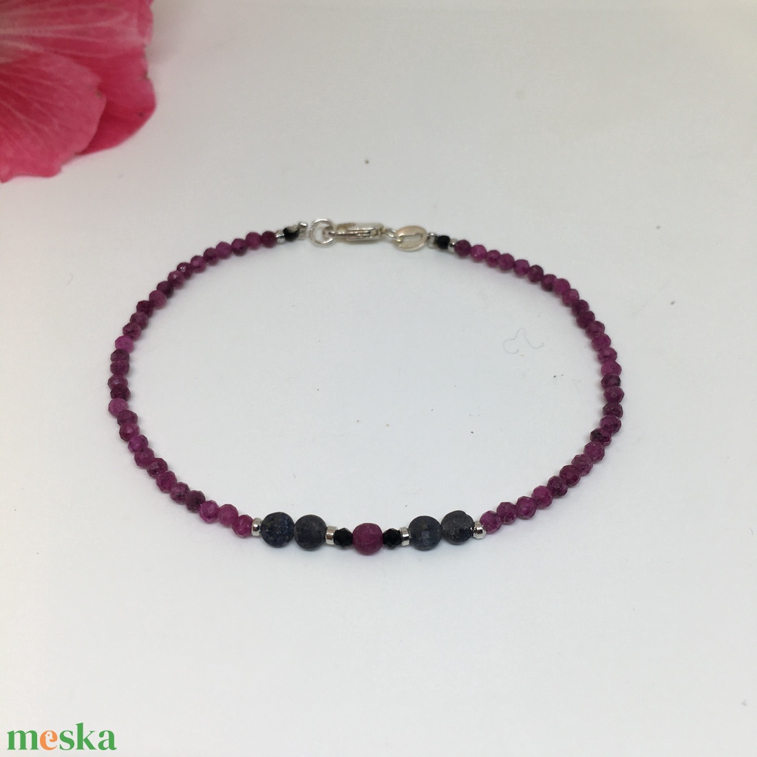 Életkedvet adó nyersRubin- nyersZafír minimál karkötő - ékszer - karkötő - bogyós karkötő - Meska.hu