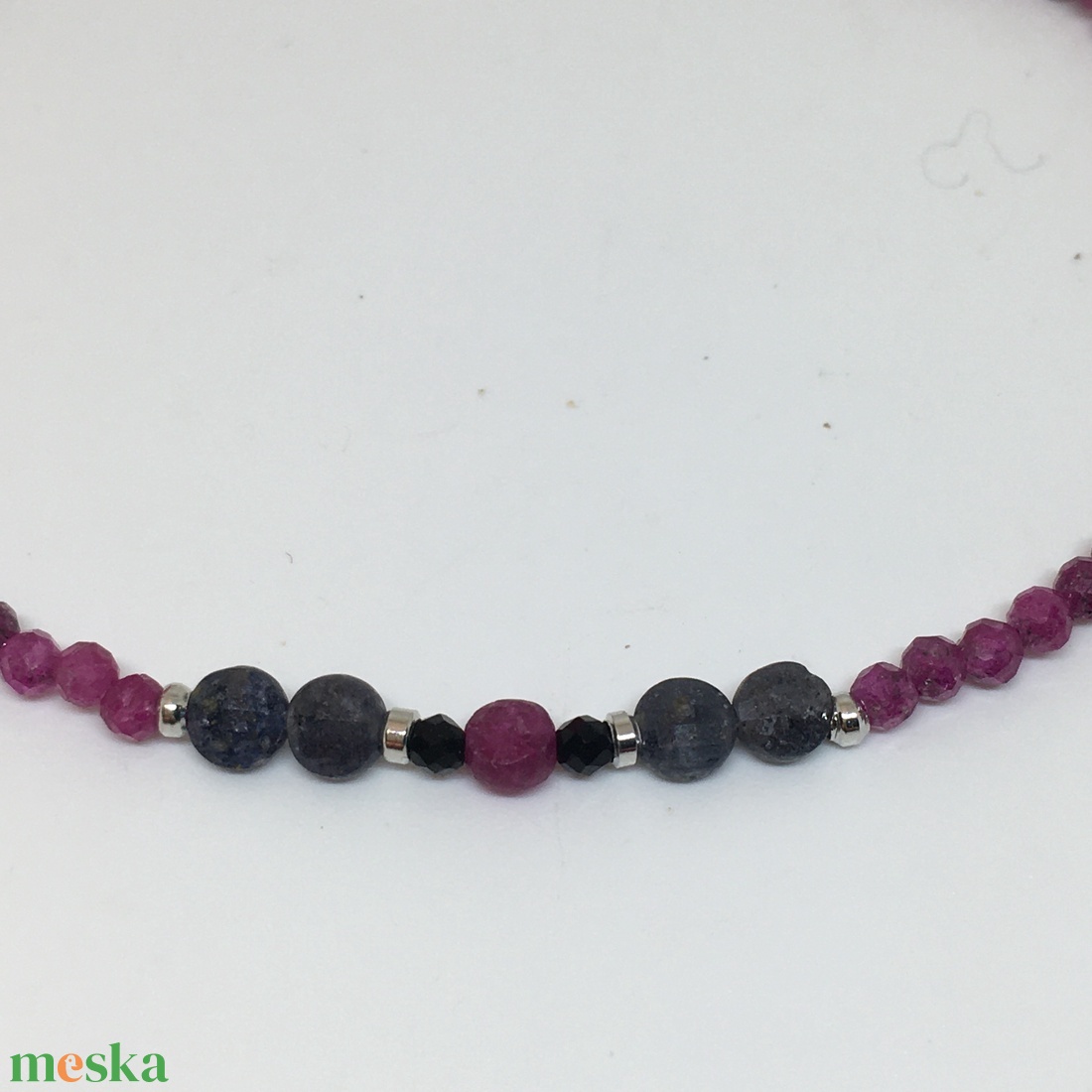Életkedvet adó nyersRubin- nyersZafír minimál karkötő - ékszer - karkötő - bogyós karkötő - Meska.hu