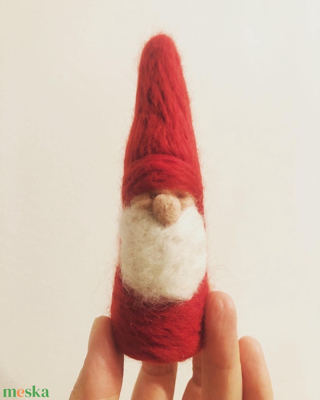 Tűnemezelt gyapjú Mikulás - játék & sport - készségfejlesztő és logikai játék - montessori szivárvány, waldorf játékok - Meska.hu