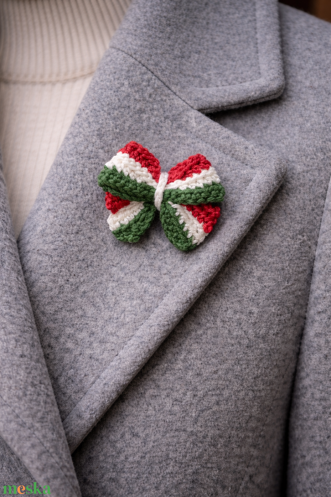 Horgolt kokárda  - ékszer - kitűző és bross - Meska.hu