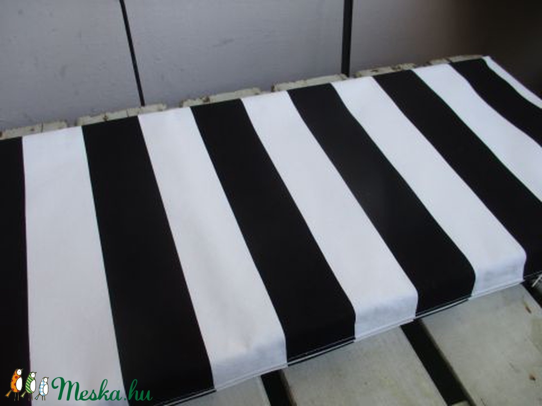 Fekete-fehér szivacspárna padra -  - Meska.hu