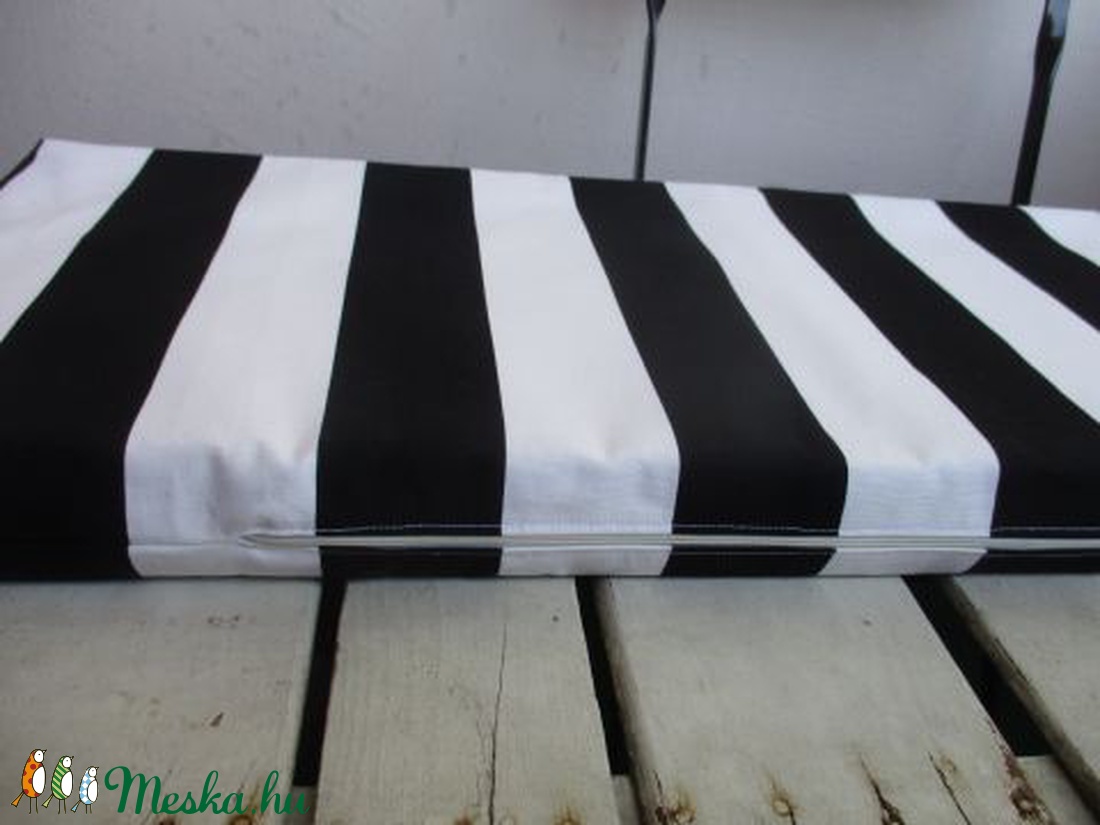 Fekete-fehér szivacspárna padra -  - Meska.hu