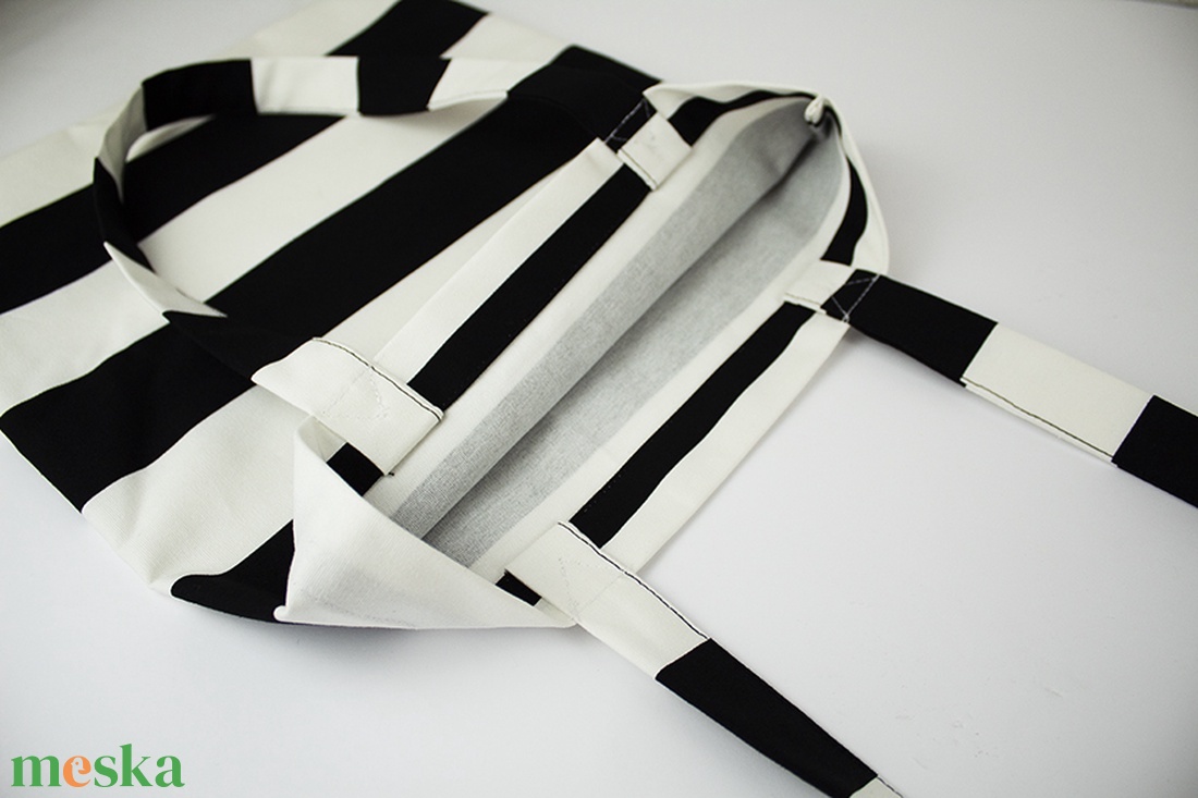 Fekete-fehér csíkos szatyor - táska & tok - bevásárlás & shopper táska - shopper, textiltáska, szatyor - Meska.hu