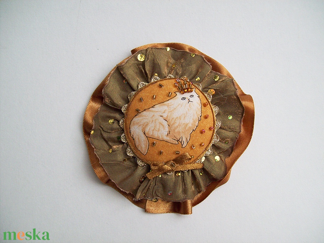 Hercegnőcicás kitűző - ékszer - kitűző és bross - kitűző - Meska.hu